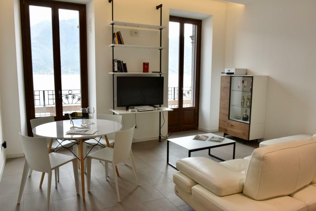 Stylish Lakefront House ローヴェレ エクステリア 写真